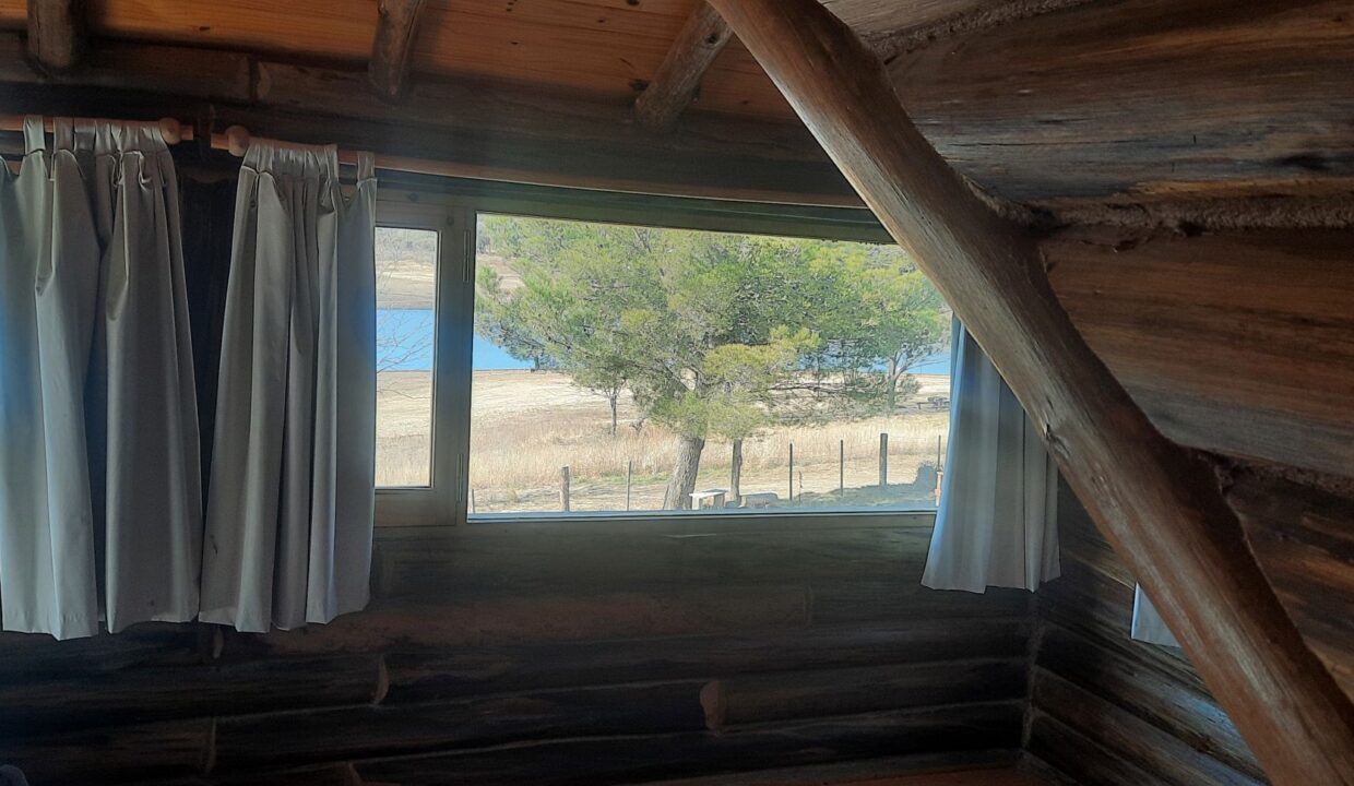 DORMITORIO EN PLANTA ALTA MIRANDO AL LAGO LOS MOLINOS