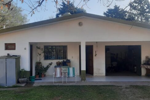 DESDE EL PATIO A LA PARTE POSTERIOR DE CASA EN VILLA MONTENEGRO