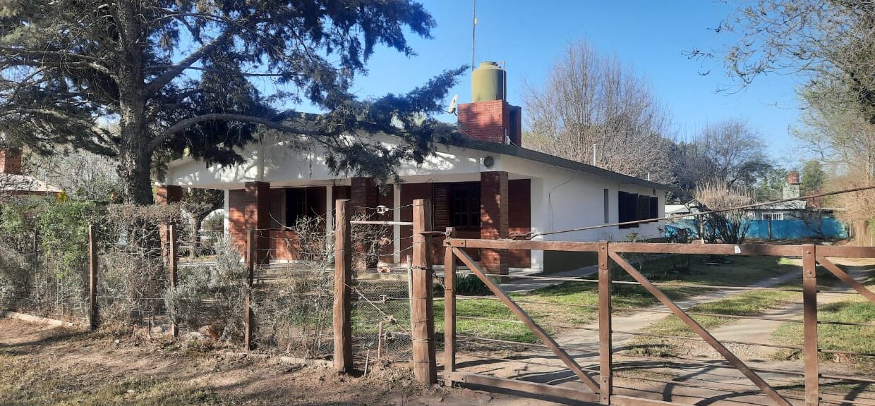 FRENTE DE LA CASA EN VILLA MONTENEGRO